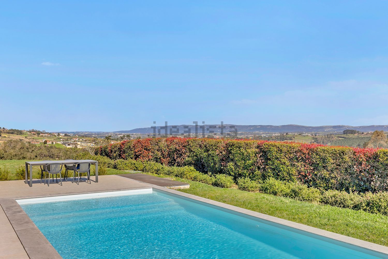 小楼房或独栋别墅出售在Rua das Galegas - 游泳池