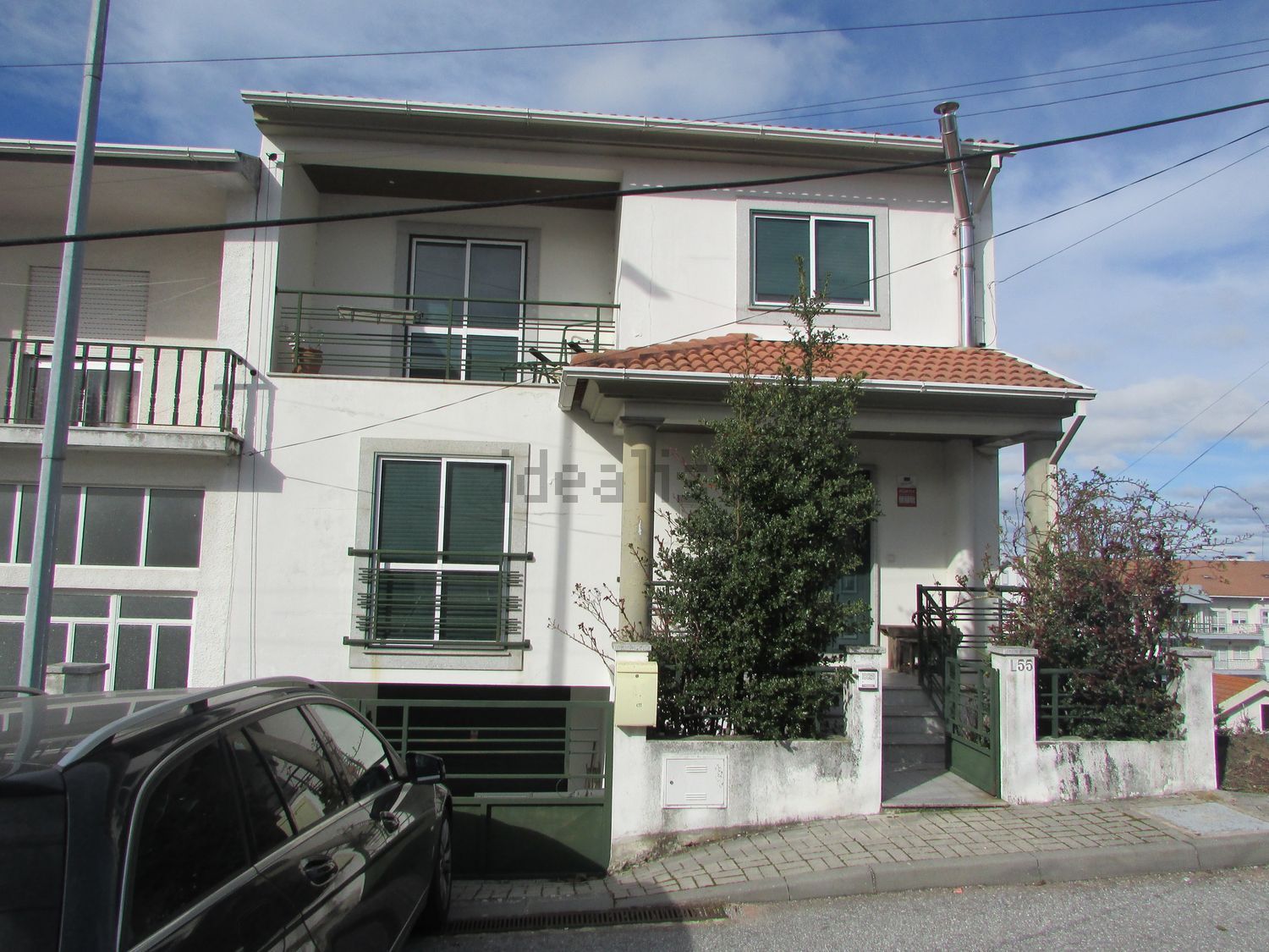 小楼房或独栋别墅出售在Rua Vila de Aguiar da Beira, 55 - 外立面