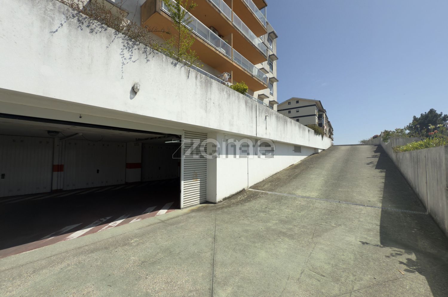 出租公寓 t1在Rua António Jardim, 246 - 停车位