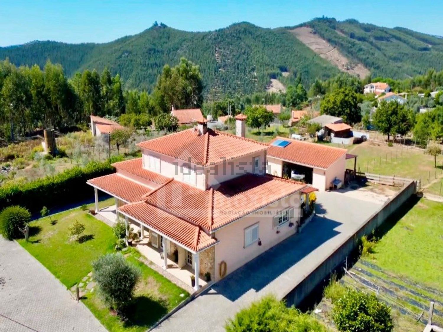小楼房或独栋别墅出售在Figueiró dos Vinhos e Bairradas - 游泳池
