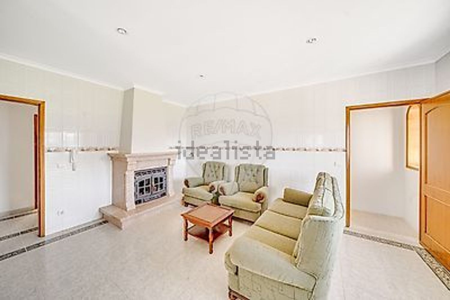 小楼房或独栋别墅出售在Avenida Mário Sacramento - 客厅