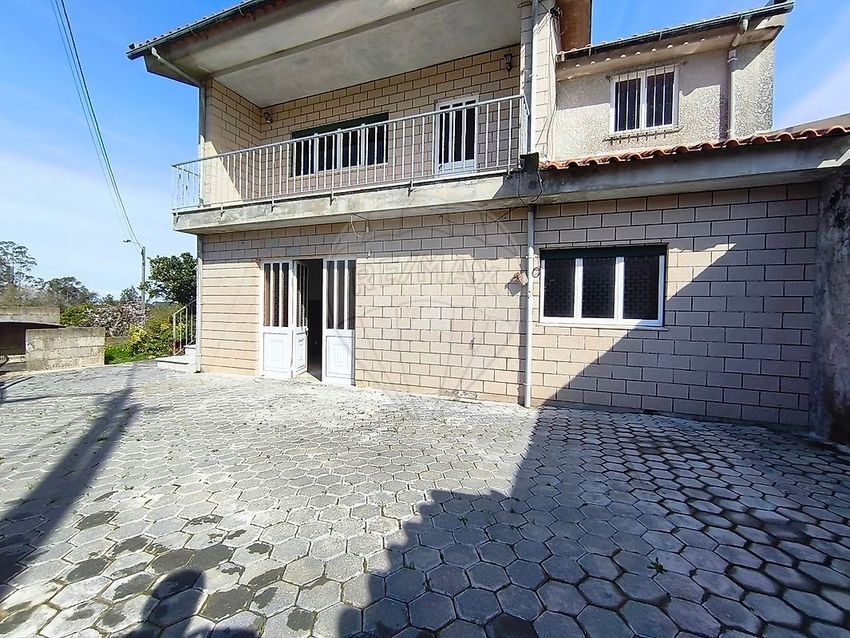 小楼房或独栋别墅出售在São Miguel de Souto
