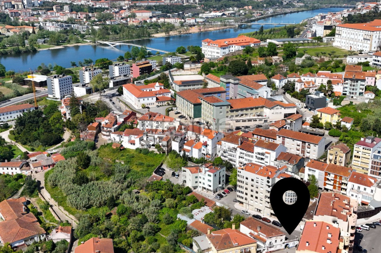 小楼房或独栋别墅出售在Rua Frei Brás de Braga, 120 - 视线