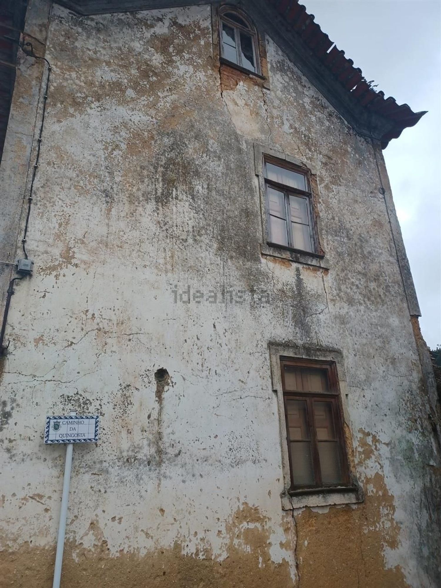 小楼房或独栋别墅出售在Rua dos carvalhos - 详情