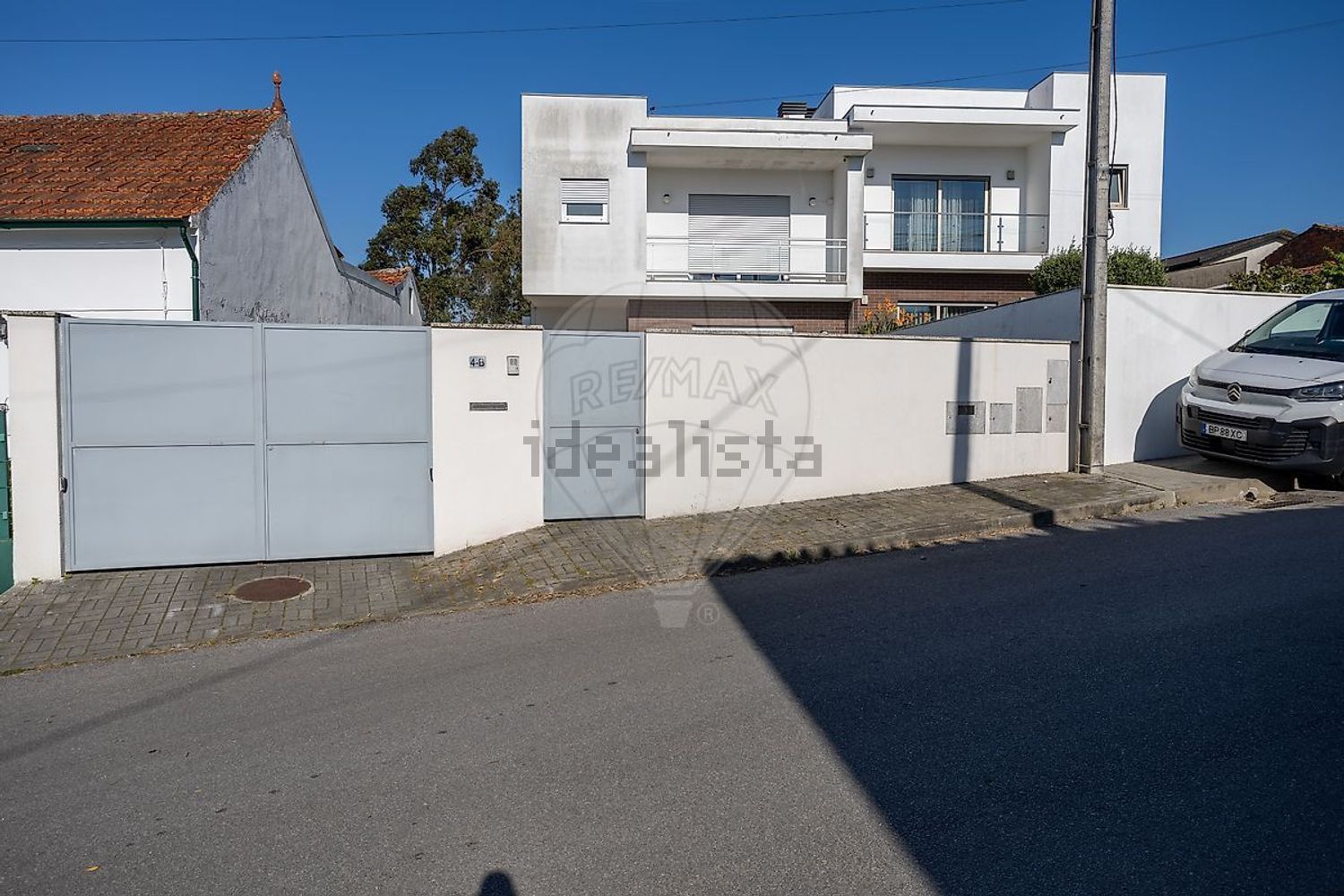 小楼房或独栋别墅出售在Rua Escola C+s - 照片