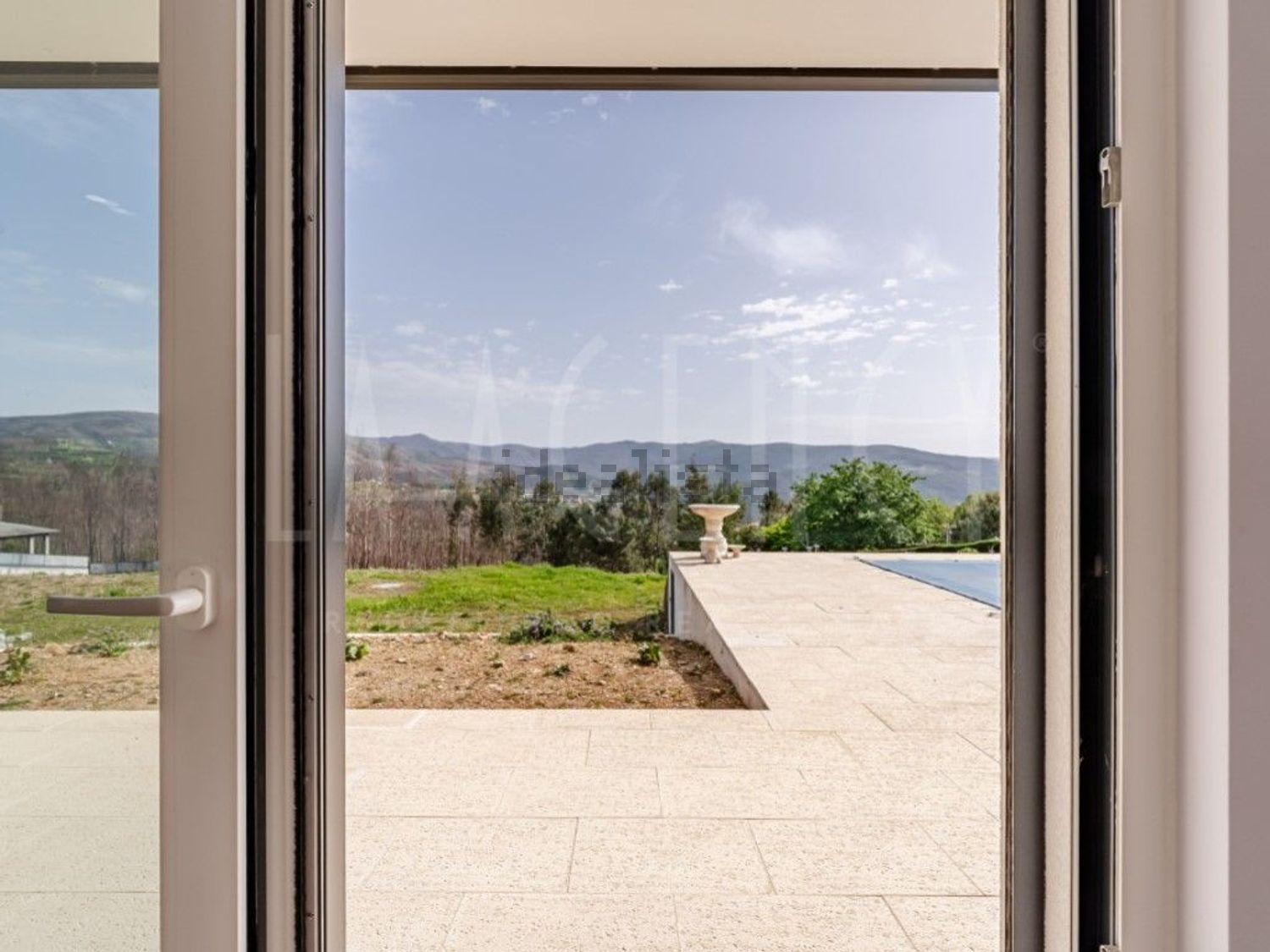 小楼房或独栋别墅出售在Vila Cova de Alva e Anceriz - 照片