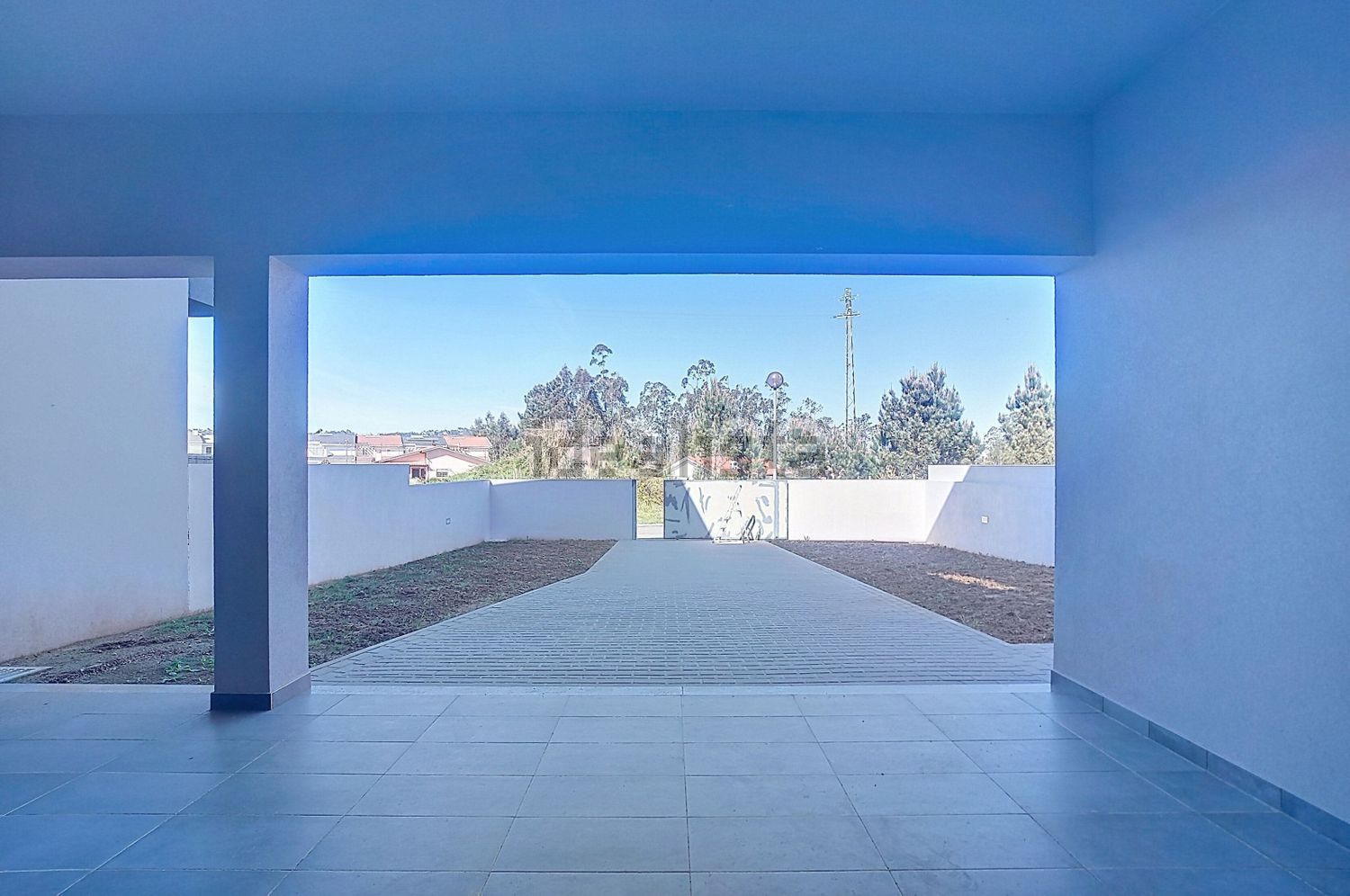 小楼房或独栋别墅出售在São Miguel de Souto - 停车位