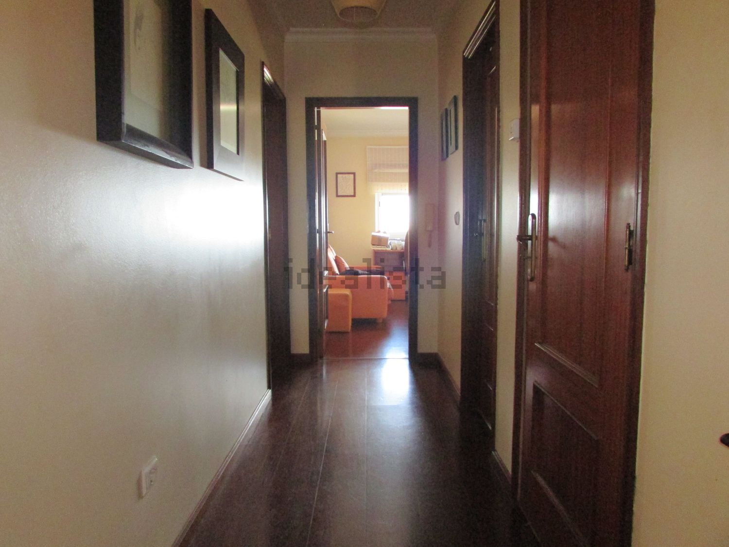 小楼房或独栋别墅出售在Rua Vila de Aguiar da Beira, 55 - 过道