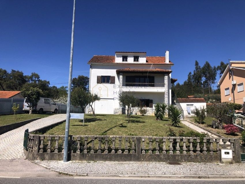 小楼房或独栋别墅出售在Rua do Carameleiro