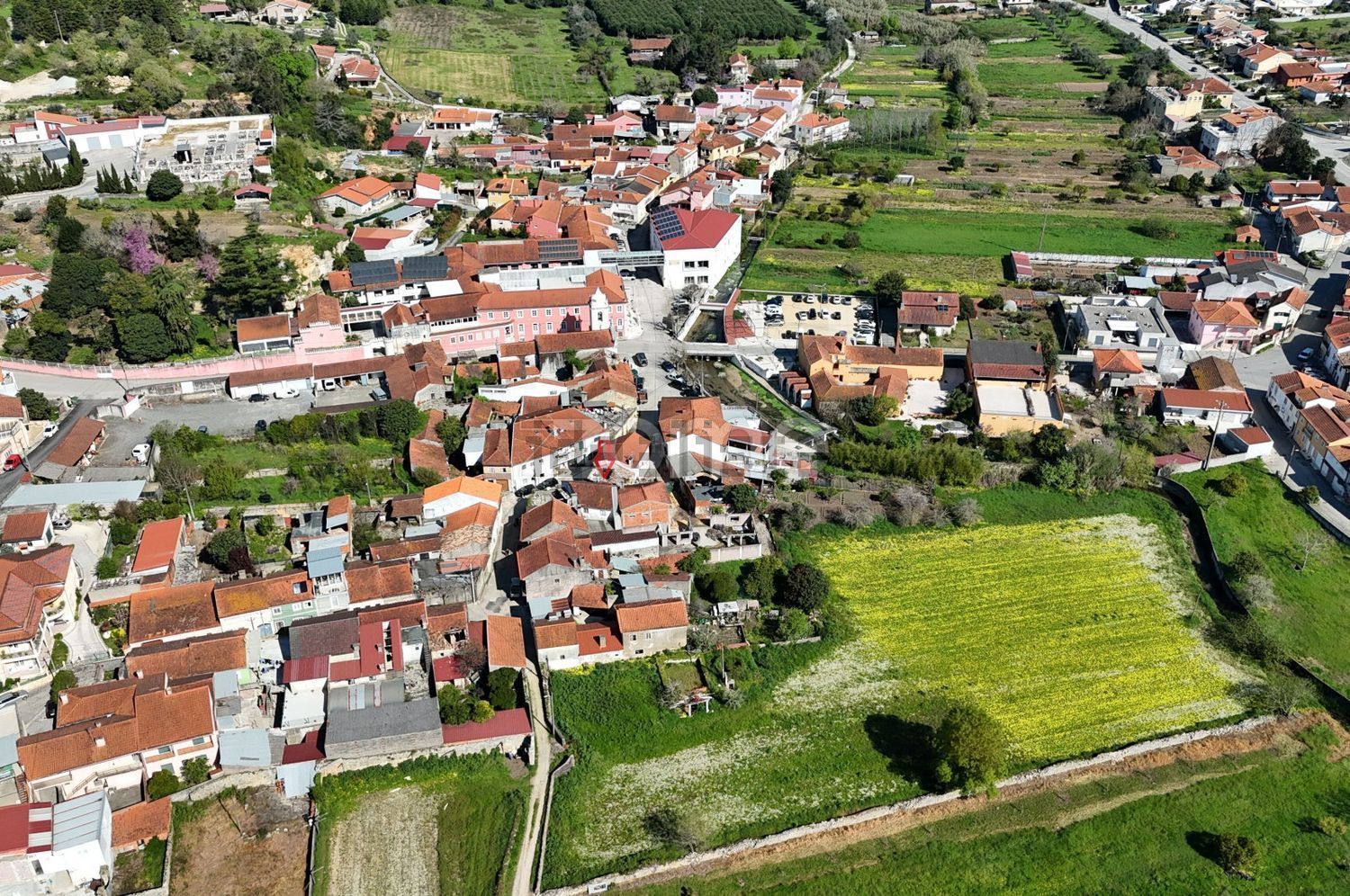 小楼房或独栋别墅出售在Rua Baixo, 11 - 详情