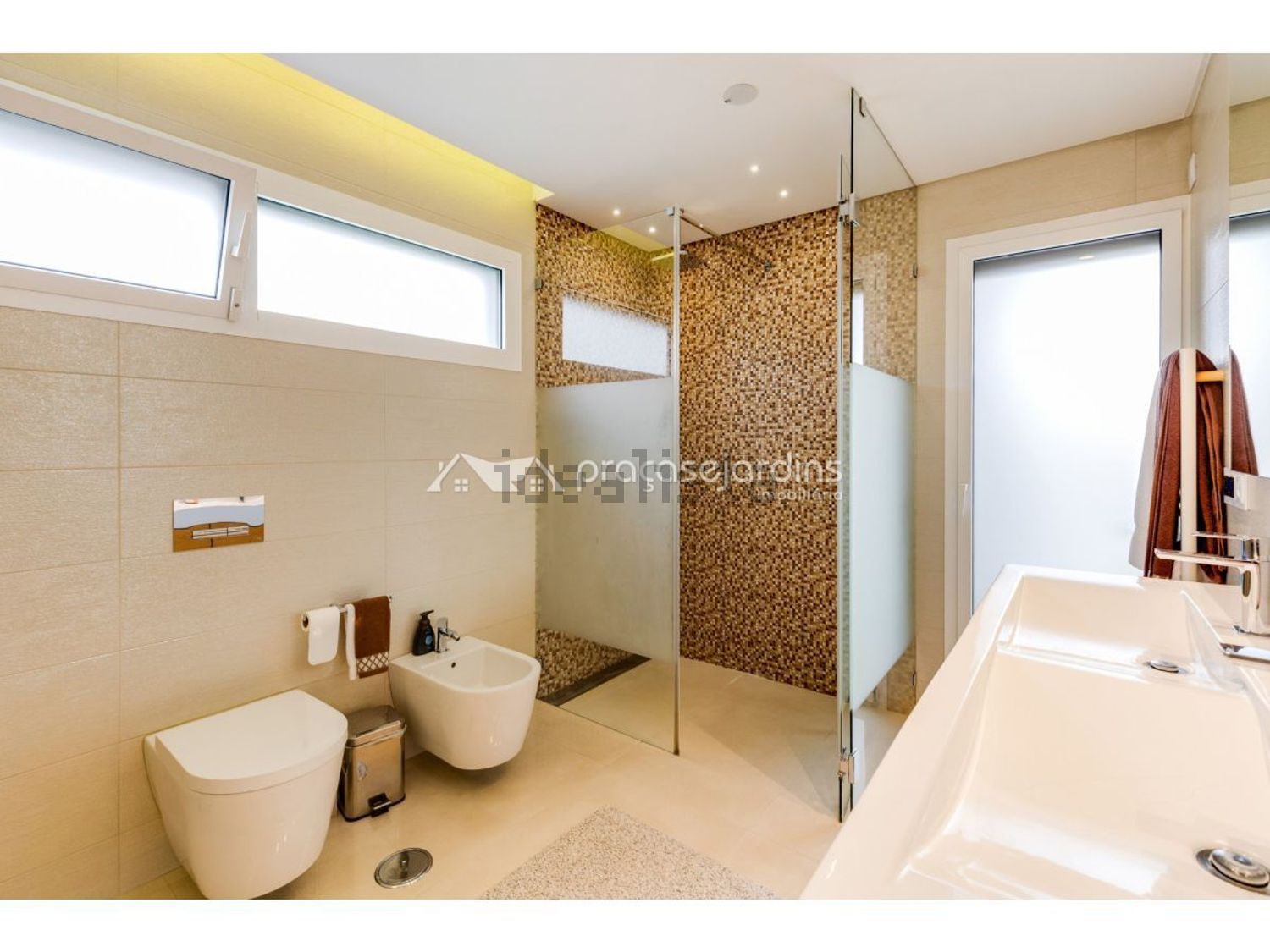 小楼房或独栋别墅出售在Amor - 卫生间