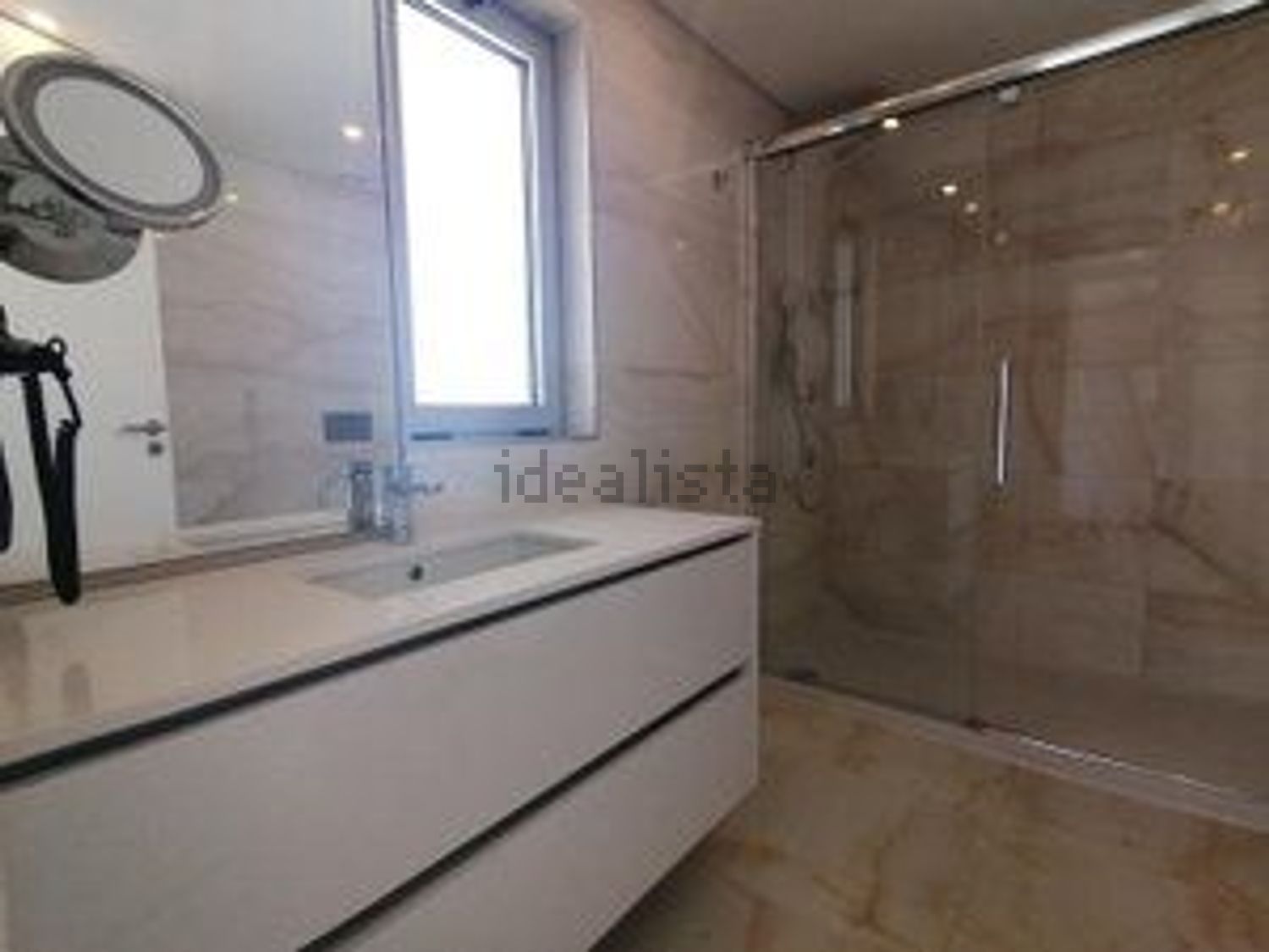 复式公寓出售在Avenida dos Náufragos, 23 - 卫生间