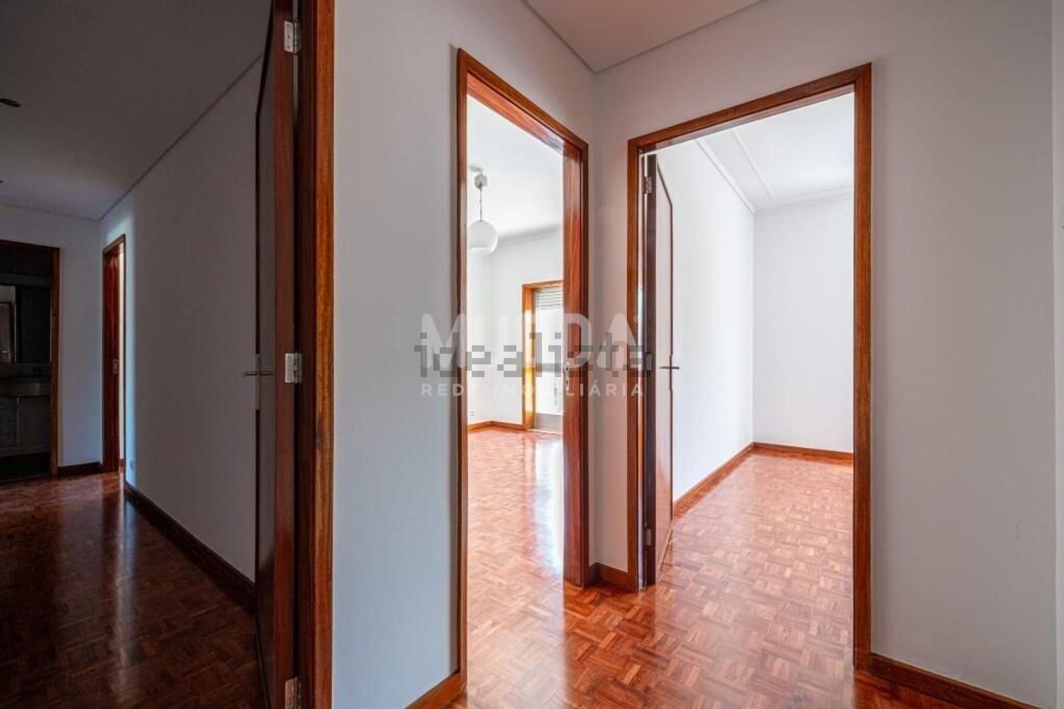 公寓 t4出售在Centro de Oliveira de Azeméis - 过道