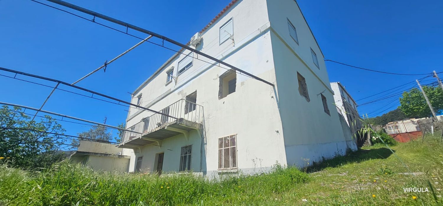 小楼房或独栋别墅出售在Rua de Santo António, 12