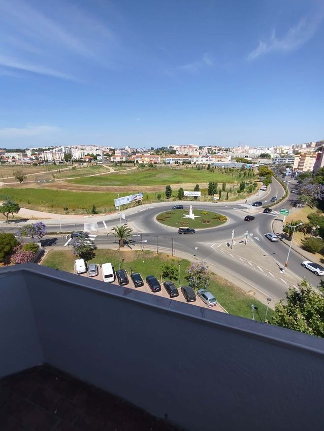 出租公寓 t3在Avenida Independência das Colónias, 17