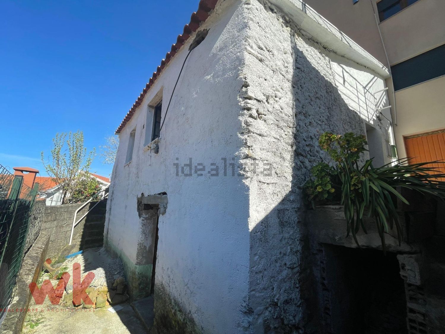 小楼房或独栋别墅出售在Sandomil - 外立面