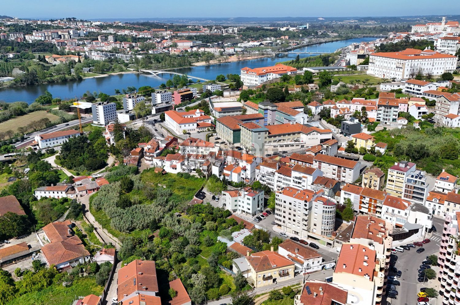 小楼房或独栋别墅出售在Rua Frei Brás de Braga, 120 - 详情