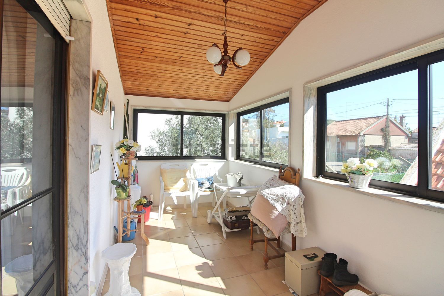 小楼房或独栋别墅出售在Rua Principal, 140 - 门廊