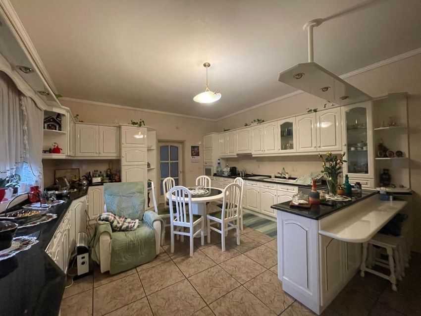 小楼房或独栋别墅出售在Rua Amândio Pereira Lucas