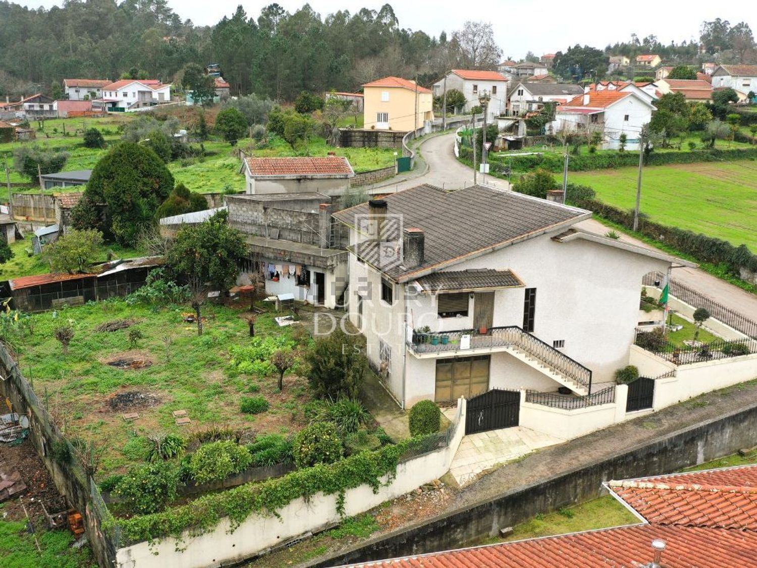 小楼房或独栋别墅出售在Rua Ribeira - 外立面