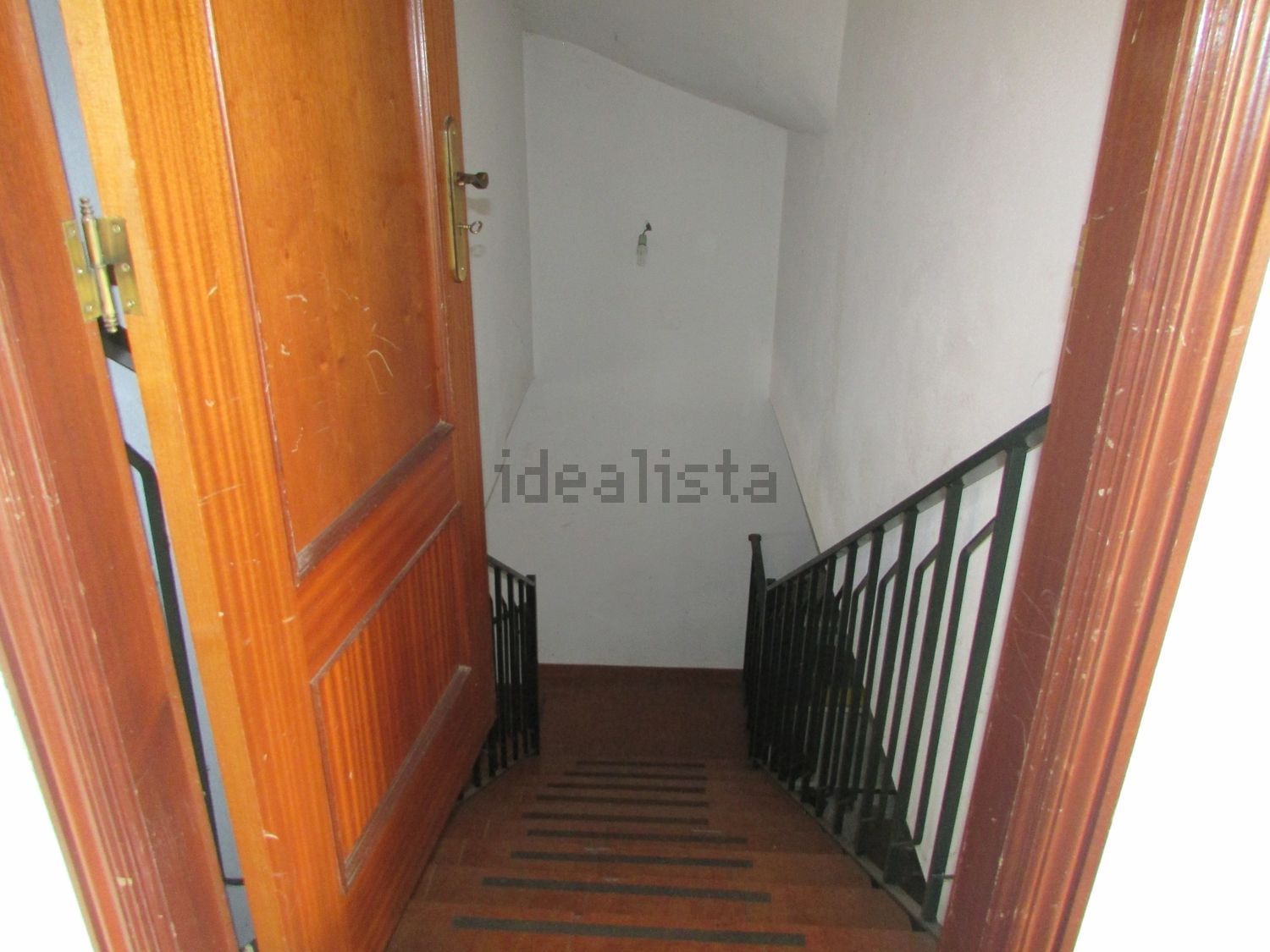 小楼房或独栋别墅出售在Rua Vila de Aguiar da Beira, 55 - 地下室