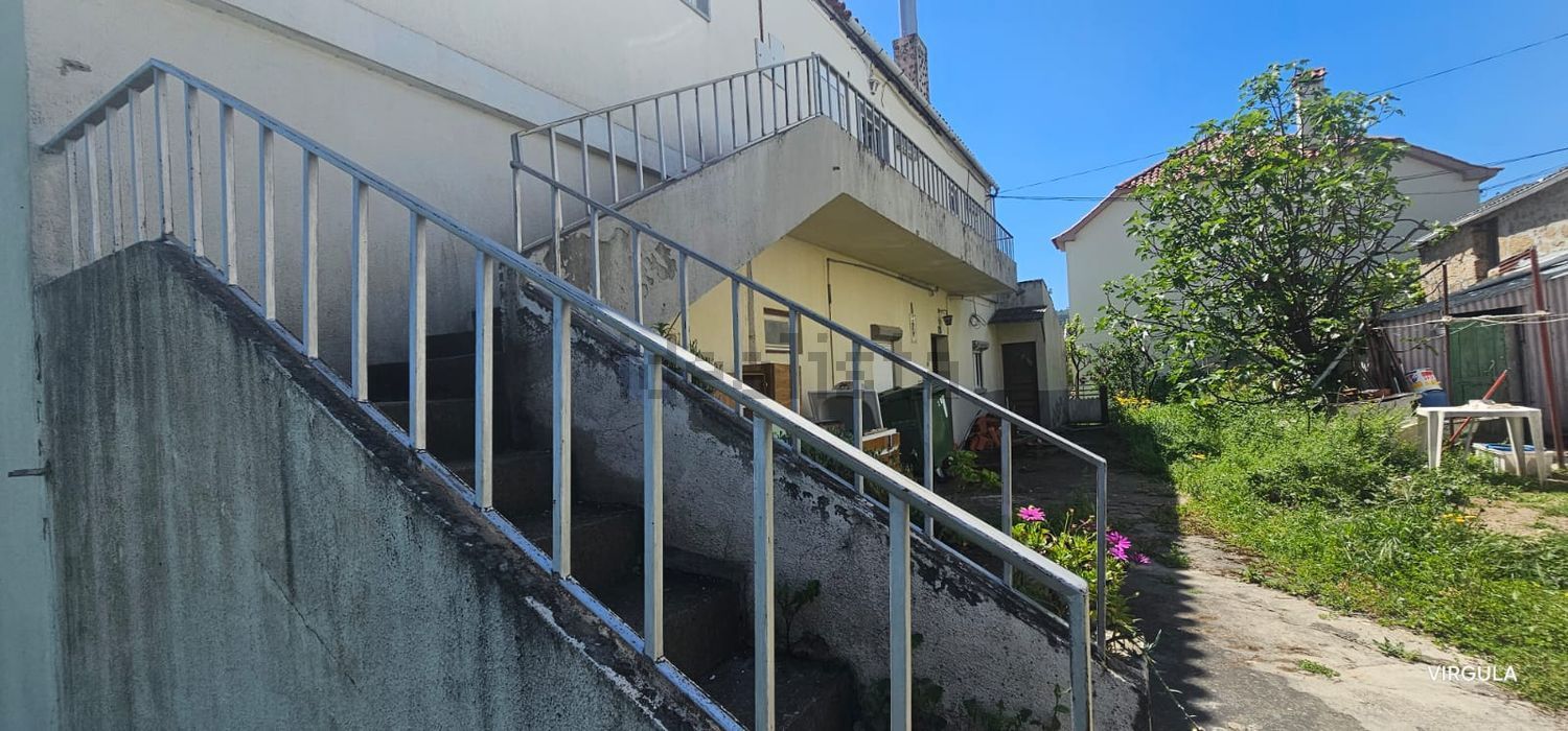 小楼房或独栋别墅出售在Rua de Santo António, 12 - 外立面