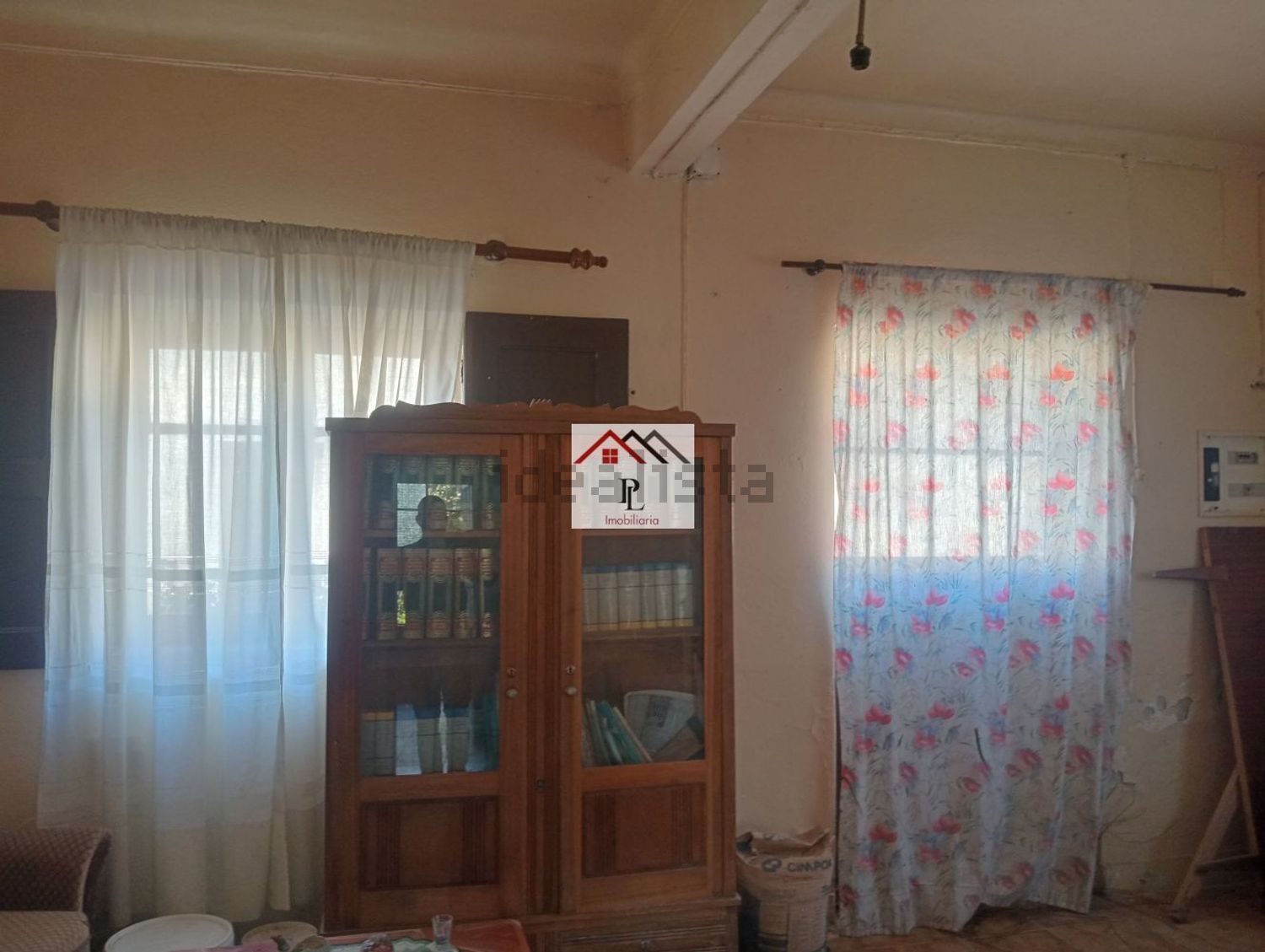 小楼房或独栋别墅出售在Tocha - 客厅