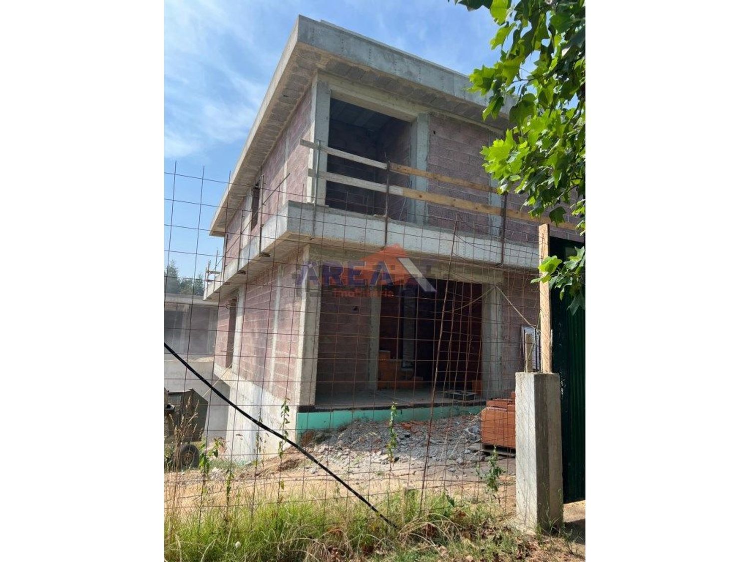 小楼房或独栋别墅出售在Vila de Cucujães - 外立面
