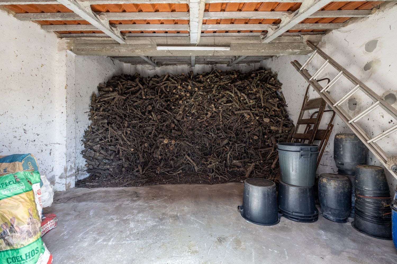 小楼房或独栋别墅出售在Rua das vinheirias 2460-352 s/n - 照片