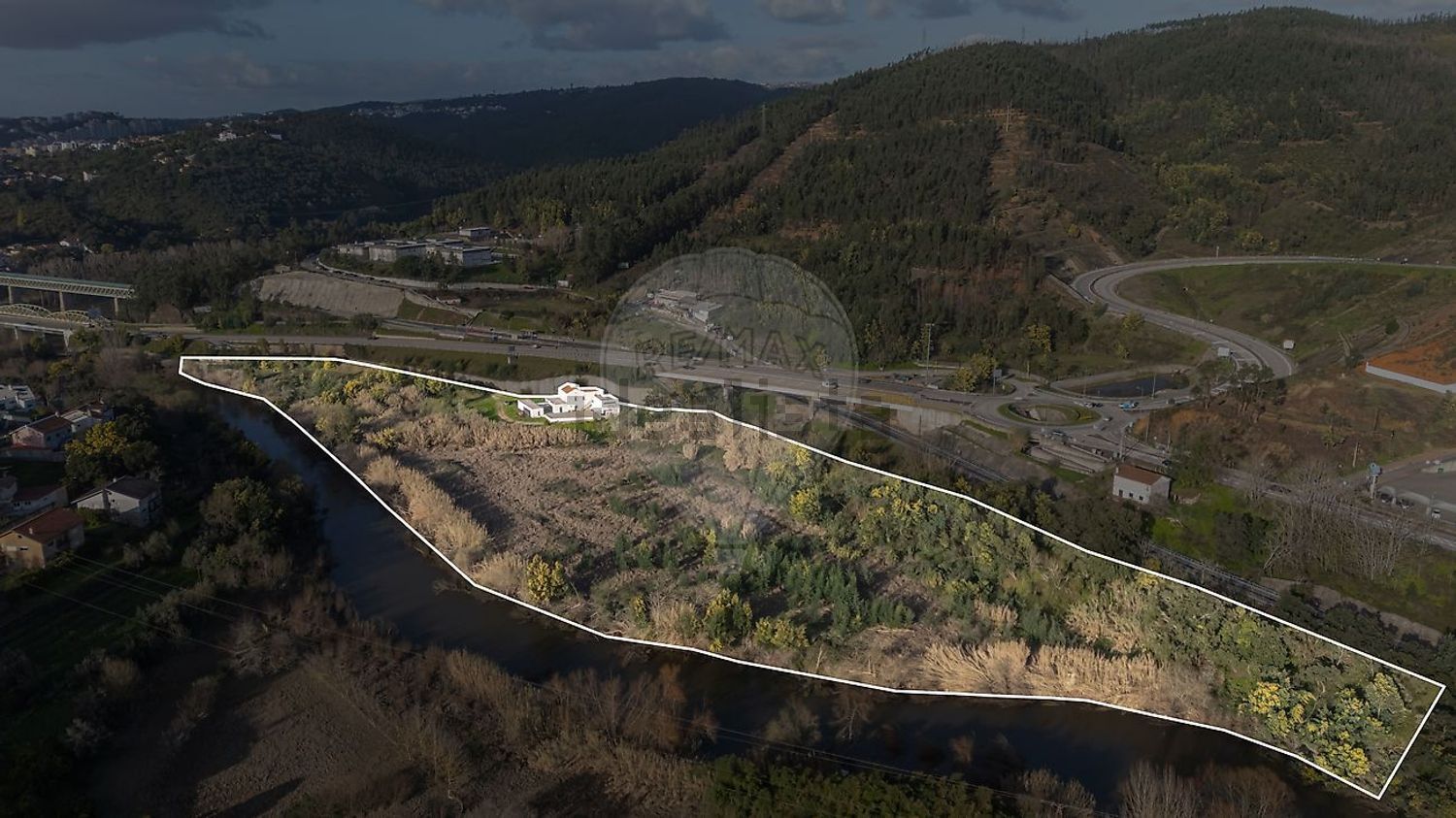 小楼房或独栋别墅出售在Estrada Sem Nome - 视线