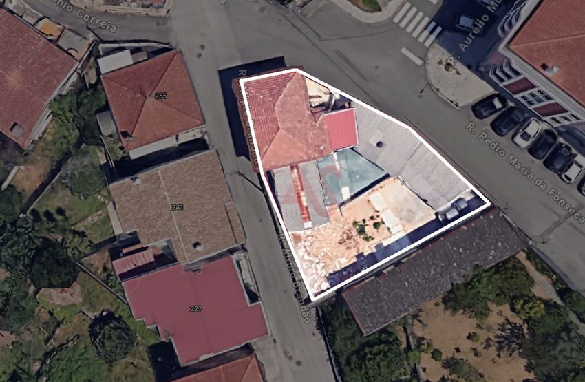 小楼房或独栋别墅出售在Rua Pedro Maria da Fonseca, 451