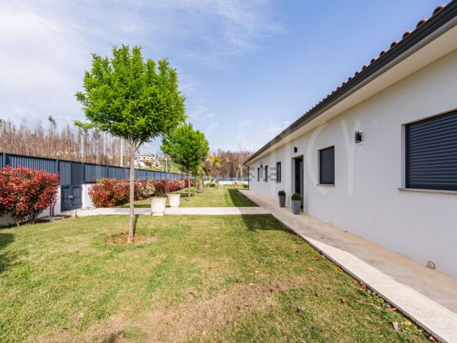 小楼房或独栋别墅出售在Vila Cova de Alva e Anceriz - 外立面