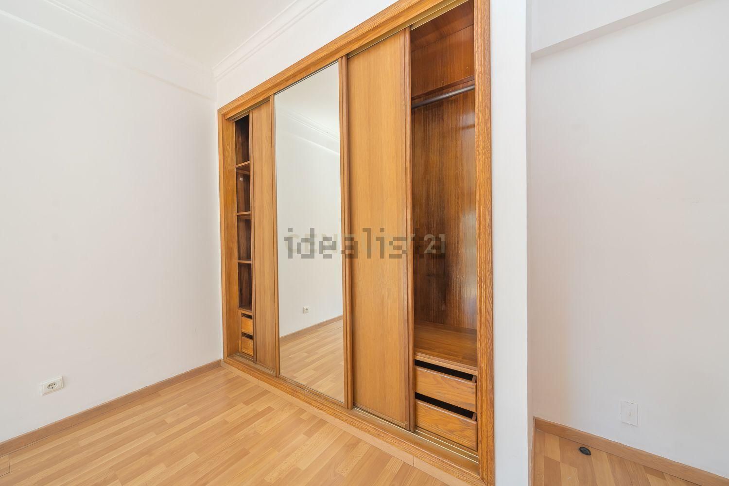 公寓 t2出售在Rua Cidade Debrecen - 试衣间