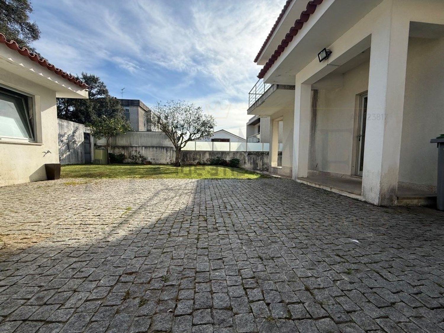 小楼房或独栋别墅出售在Rua Central de Goda - 阳台