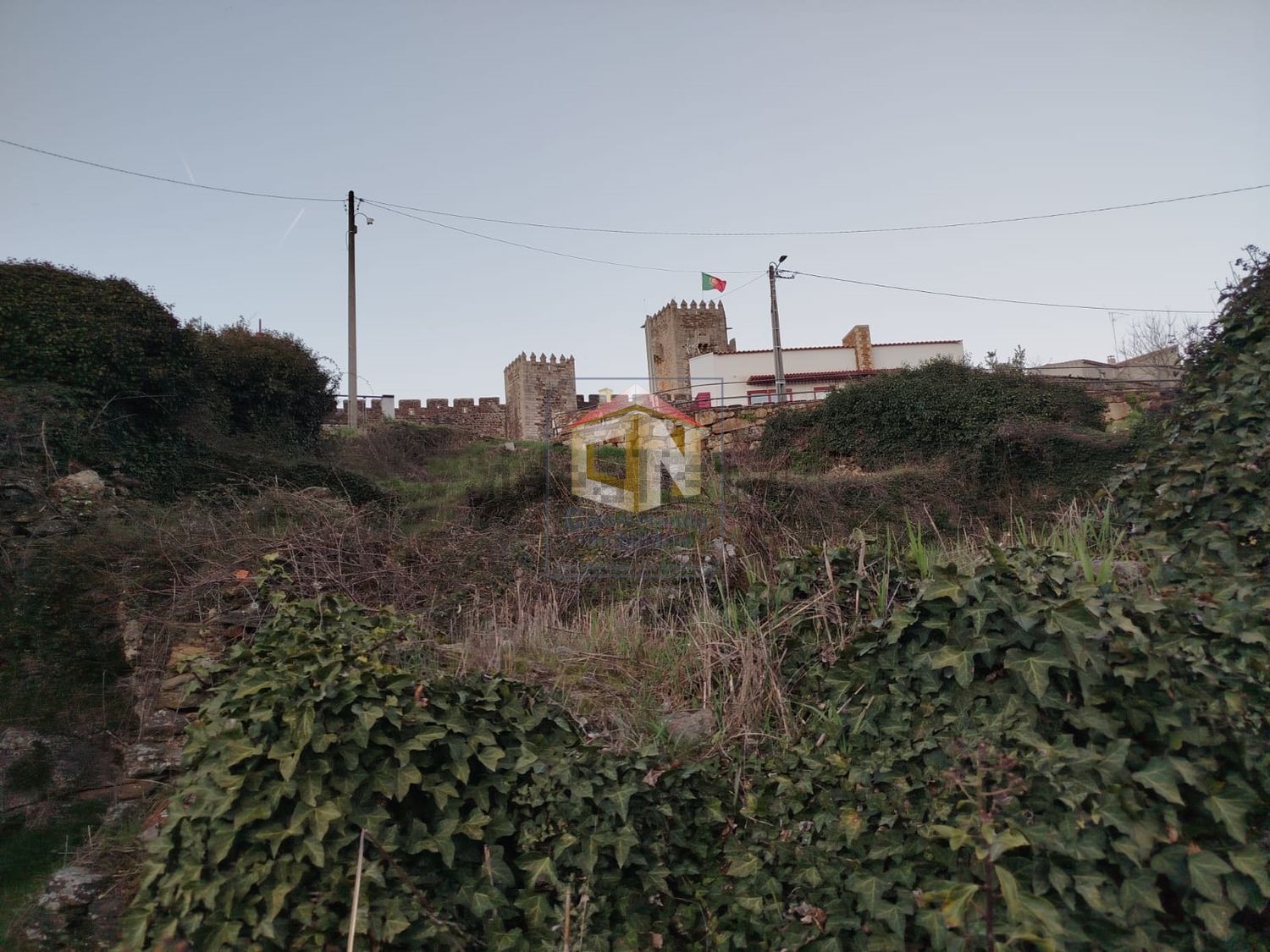 小楼房或独栋别墅出售在Avenida Ismael Mota, 32 - 花园