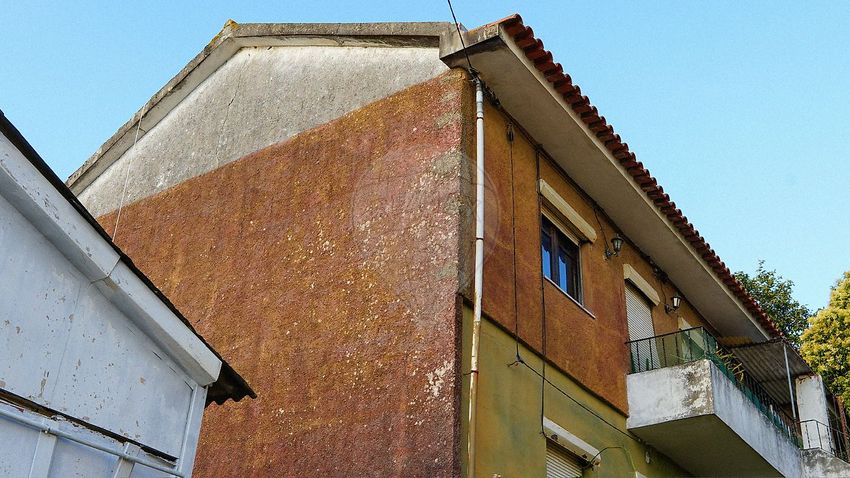 小楼房或独栋别墅出售在Rua Mendes dos Remédios