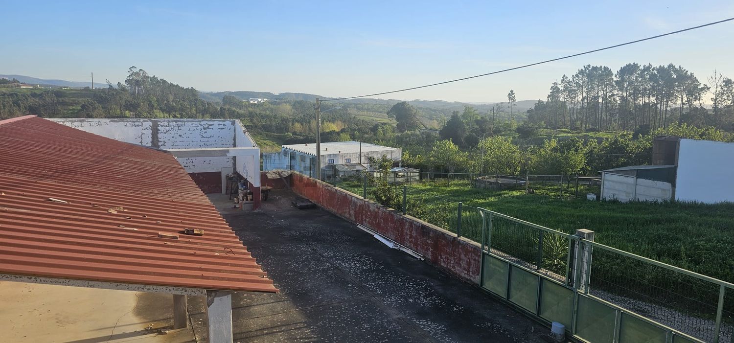 小楼房或独栋别墅出售在Rua da Estrada Nacional, 43 - 阳台