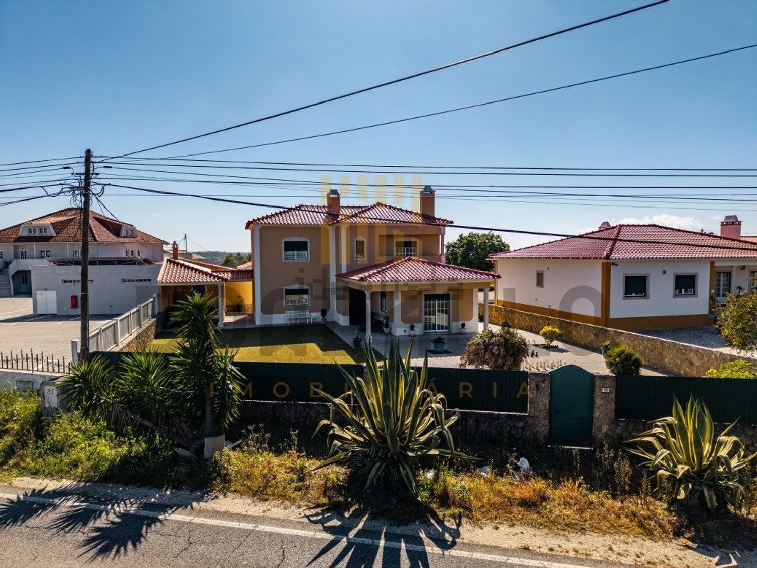 小楼房或独栋别墅出售在Rua de São João - 外立面