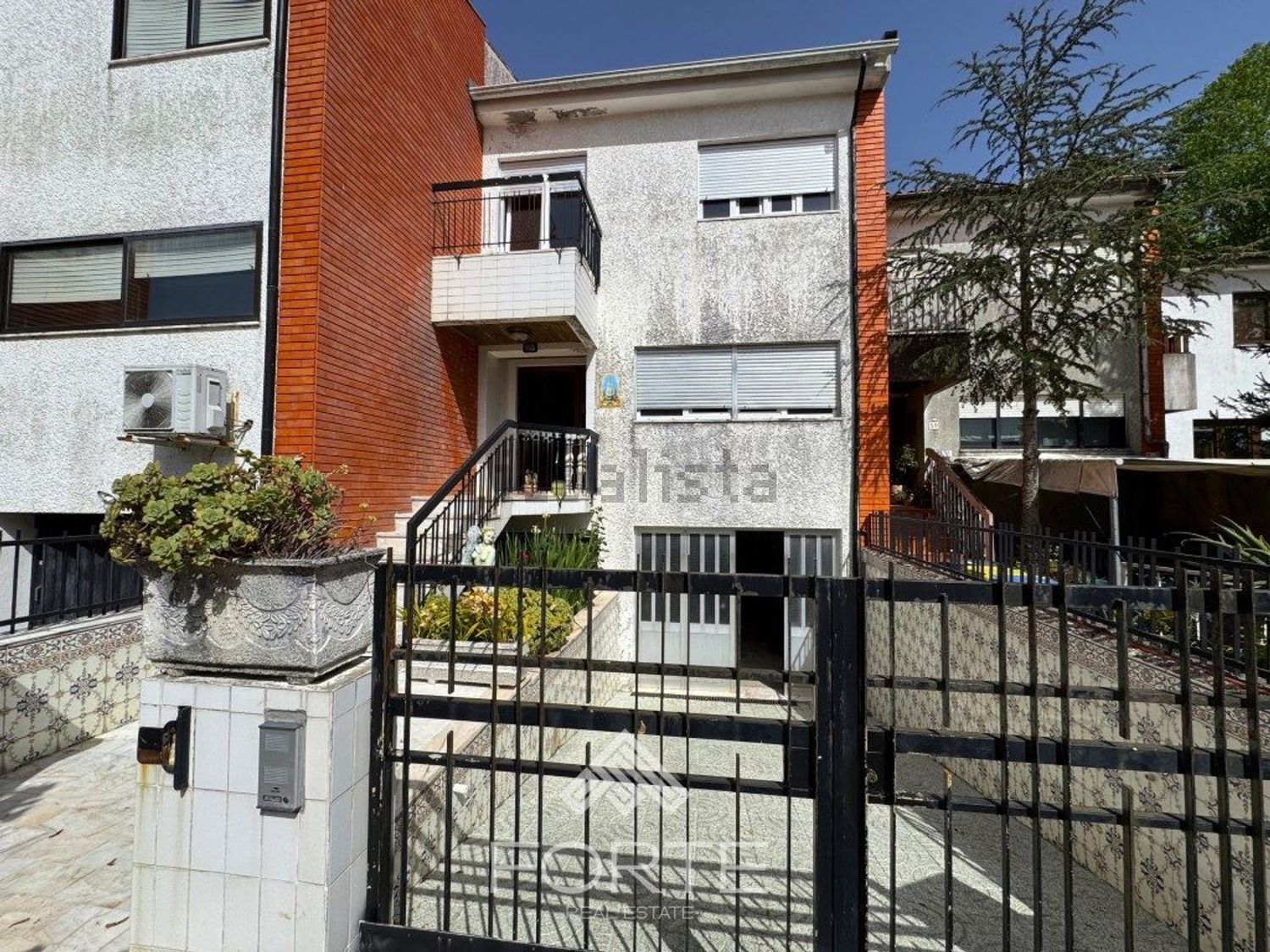 联排别墅出售在Rua de Vale de Cambra - 外立面