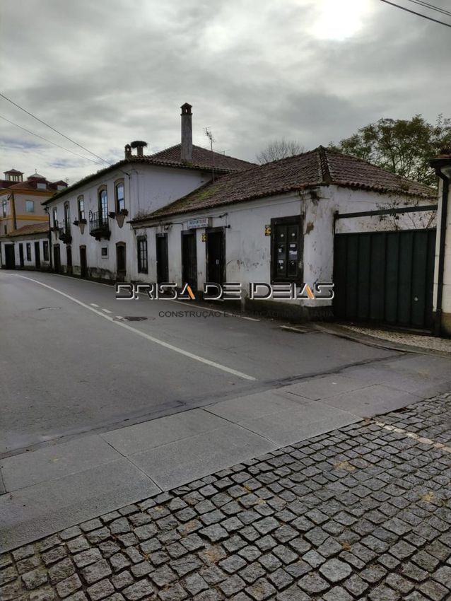 小楼房或独栋别墅出售在Rua Doutor Alfredo Coelho de Magalhães, 1319