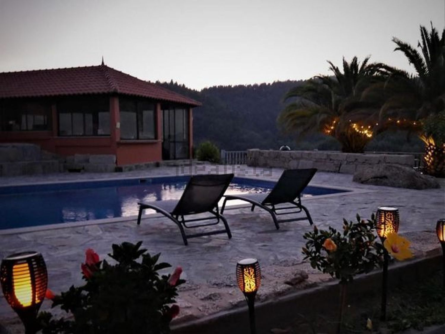 小楼房或独栋别墅出售Em635, 1 - 游泳池