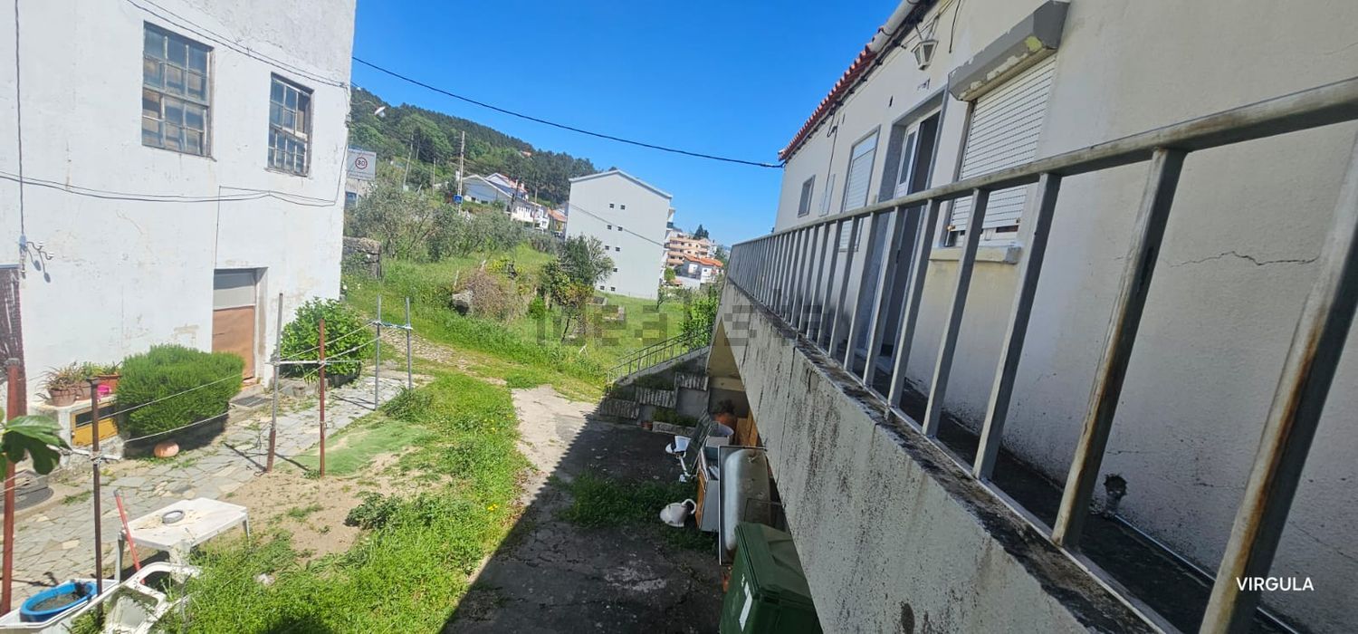 小楼房或独栋别墅出售在Rua de Santo António, 12 - 外立面