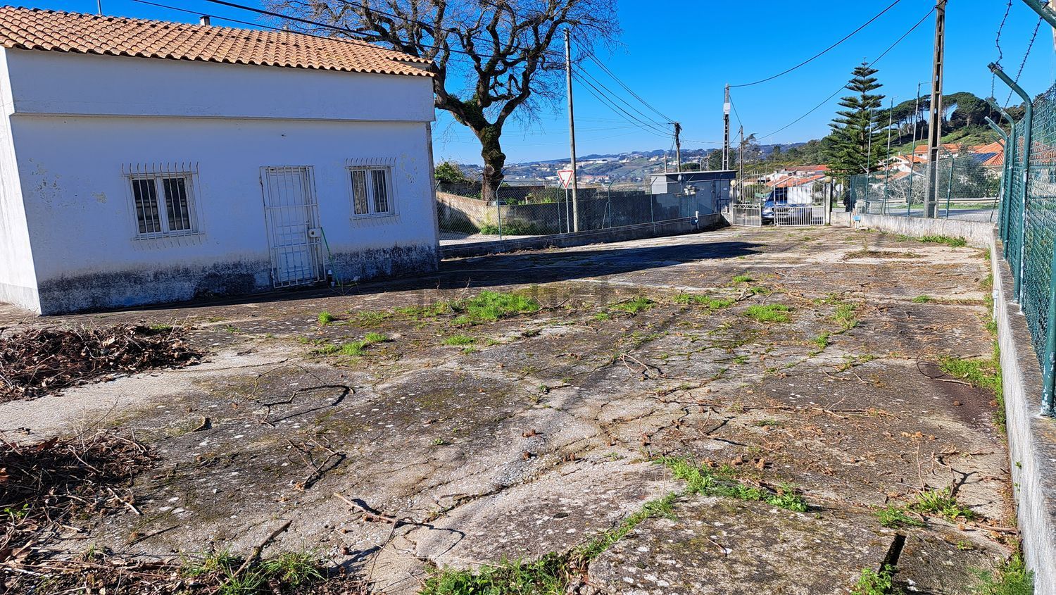 小楼房或独栋别墅出售在Rua de Leiria, 120 - 外立面