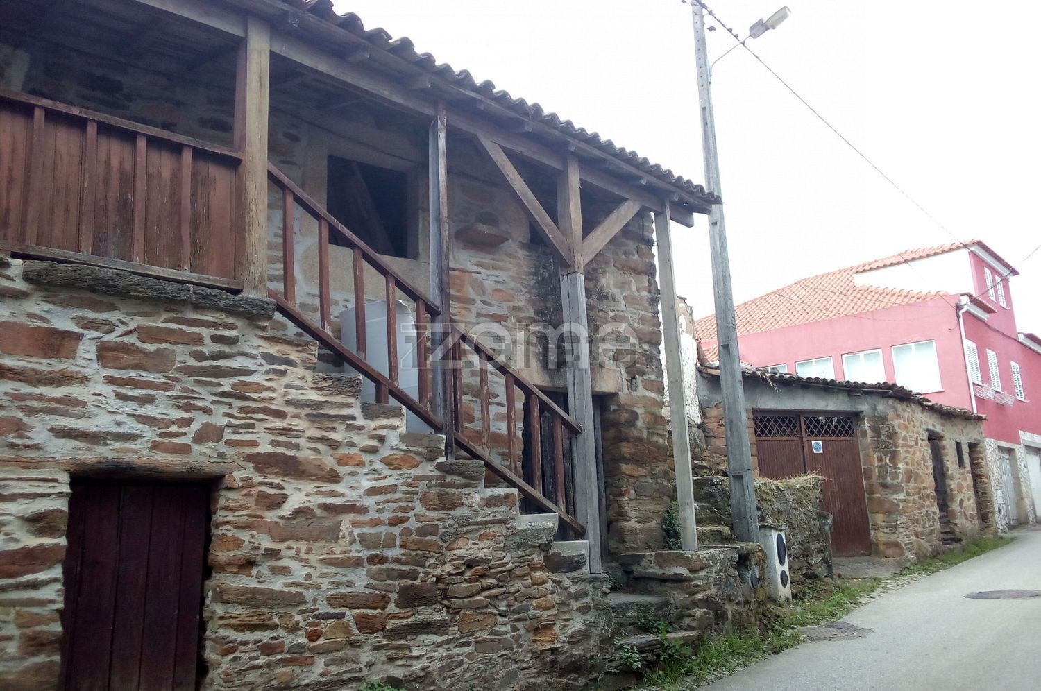 小楼房或独栋别墅出售在Largo Ribeiro do Amaral - 外立面