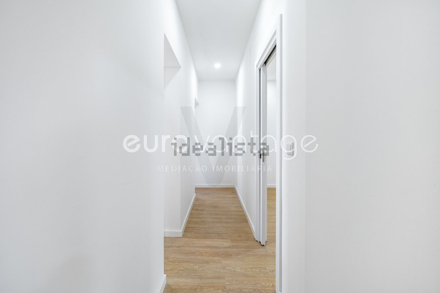 小楼房或独栋别墅出售在Rua do Pastor s/n - 过道