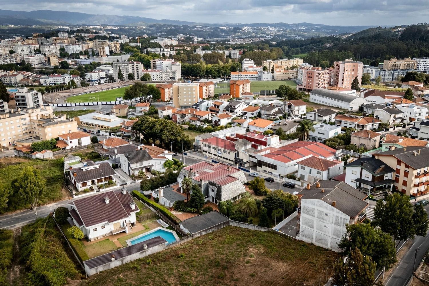 小楼房或别墅出售在Rua António Luís da Costa s/n - 照片