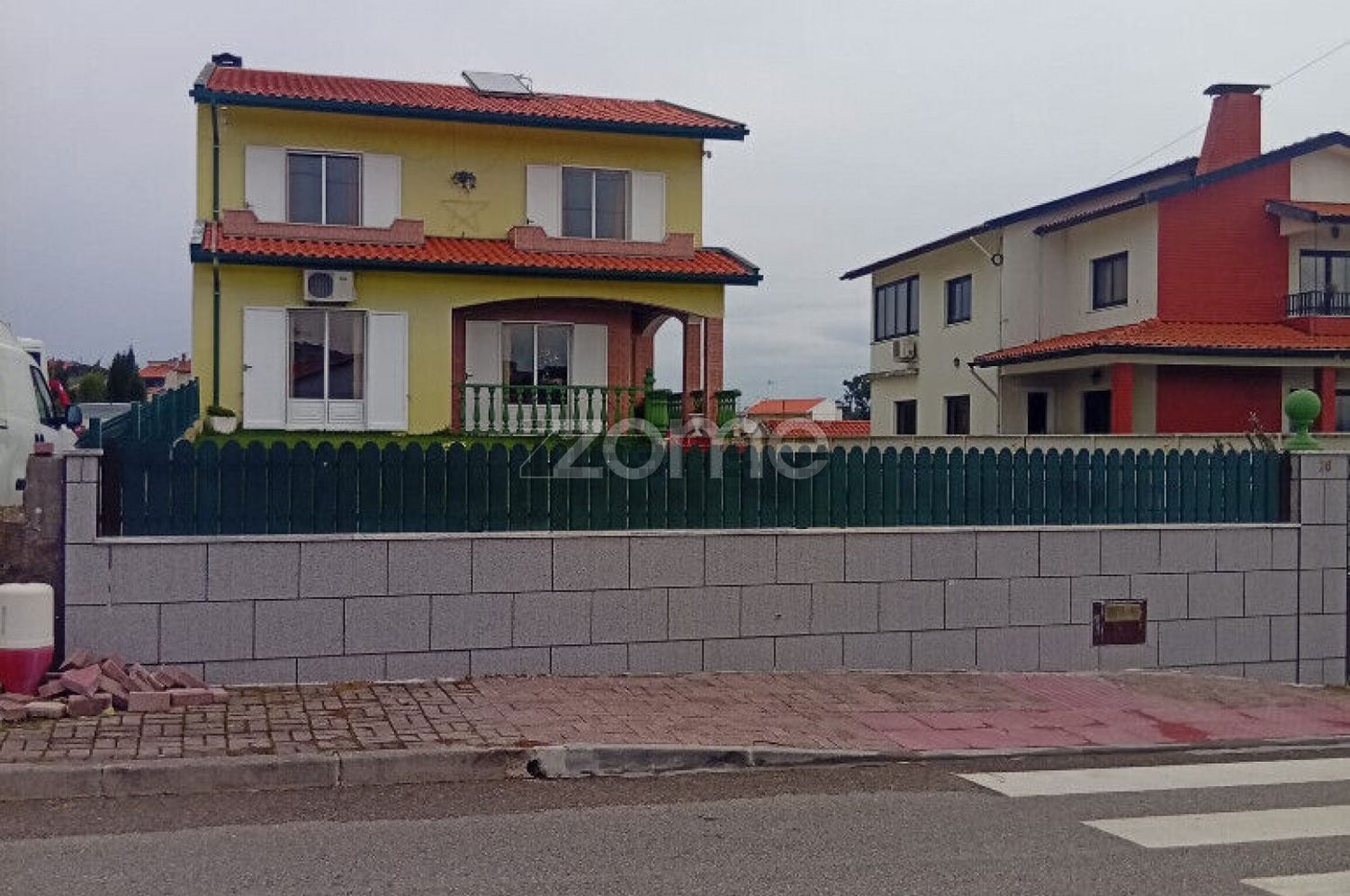 小楼房或独栋别墅出售在Oliveira do Bairro - 外立面