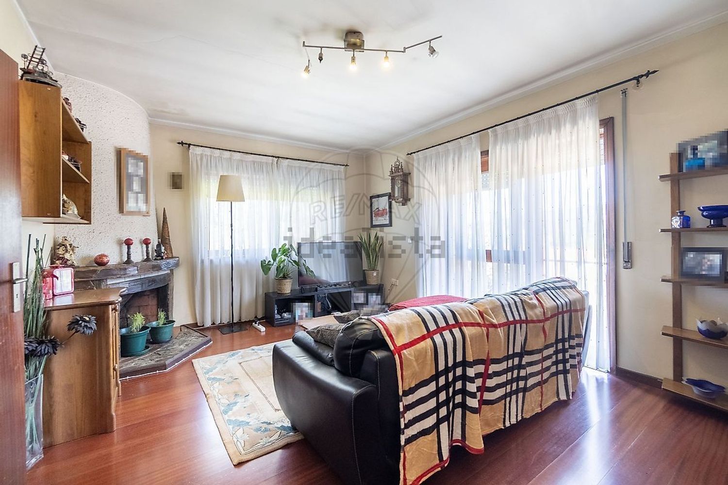 小楼房或独栋别墅出售在Rua Escadinhas Moradal - 客厅