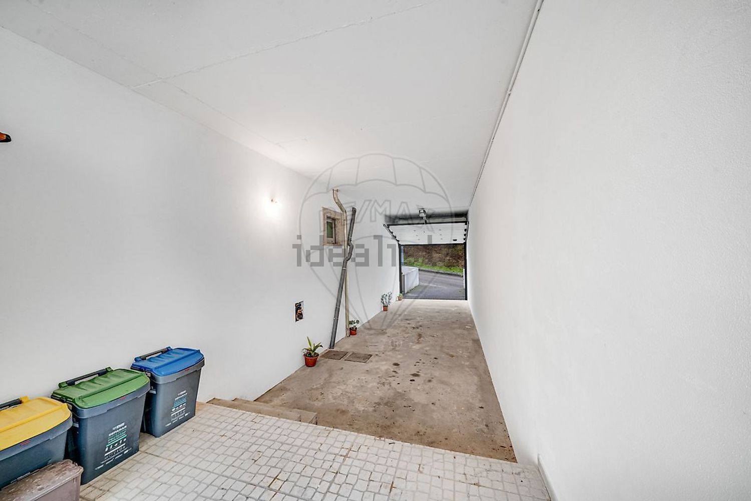 小楼房或独栋别墅出售在Rua Vale do Mouro - 停车位