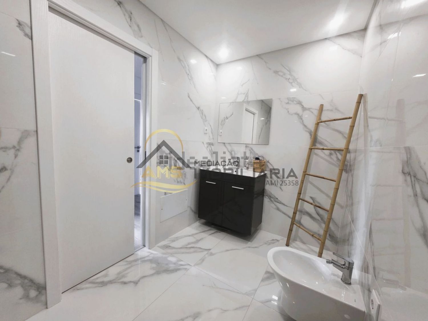 公寓 t3出售在Rua D - Urbanização Quinta do Barroso, 5 - 卫生间
